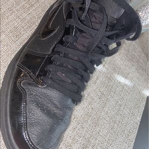 Black air jordan 1